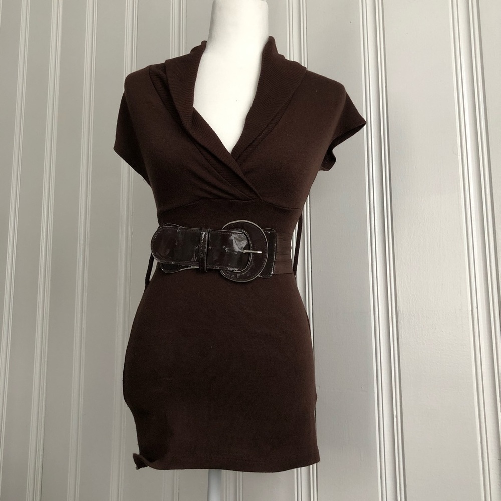 Brown collared short sleeve v-neck shirt